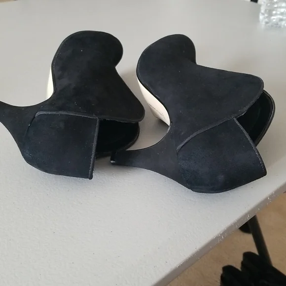 Adrienne Vittadini blk ankle boots. (Clearance) - Picture 3 of 6